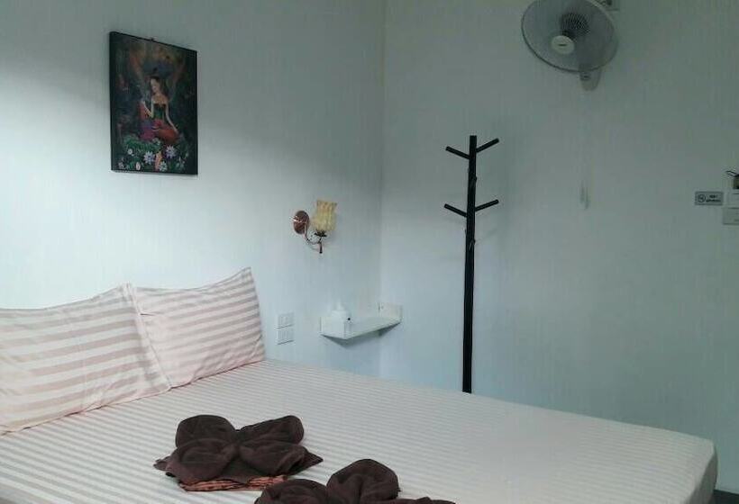 اتاق استاندارد با سرویس بهداشتی مشترک, Decho Hostel