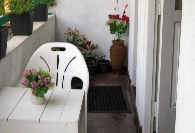 Standard room with outdoor bath, Kandy Mountain Cottage
