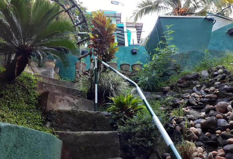 Standard room with outdoor bath, Kandy Mountain Cottage