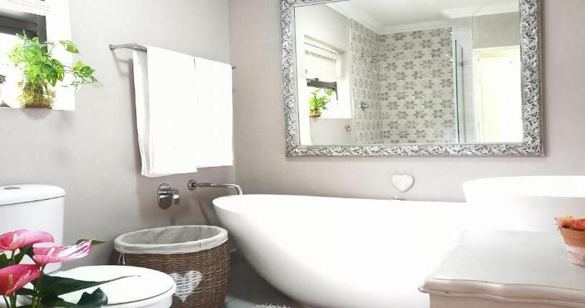 Family Suite, Villa Roc Guesthouse   Solar Power
