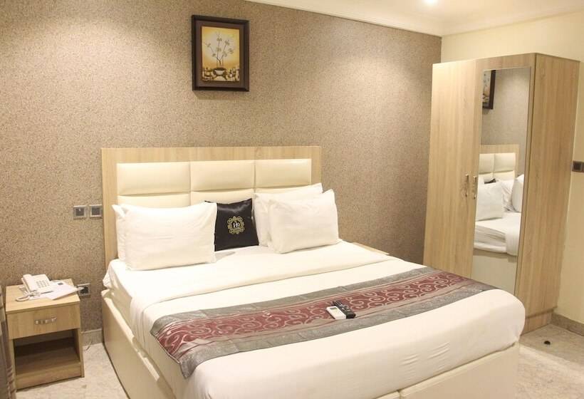 Deluxe Room, H9 Suites