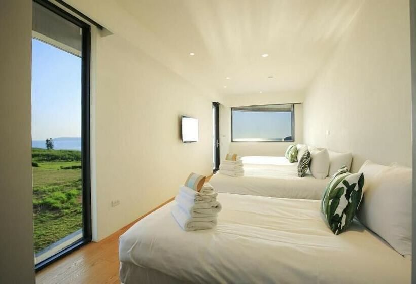 اتاق لوکس چهار تخته, Laguna Villas & Resorts