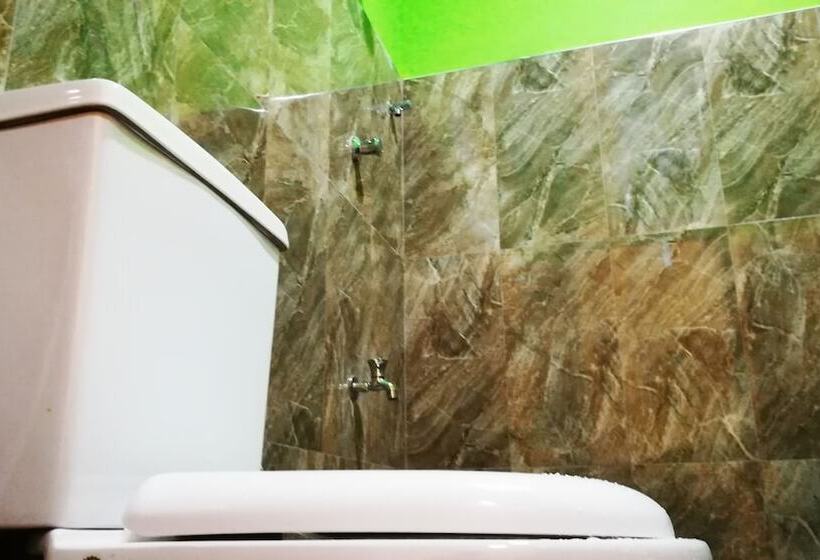 اتاق لوکس سه تخته, Araliya Self Cooking Hostel