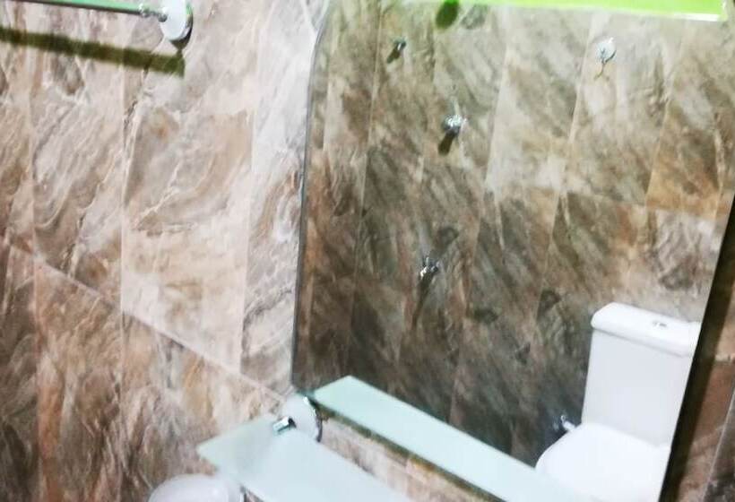 اتاق لوکس سه تخته, Araliya Self Cooking Hostel