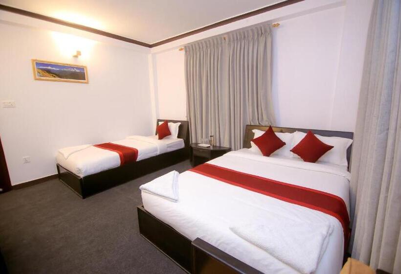 اتاق لوکس با تخت بزرگ, Pokhara Backpackers Hostel