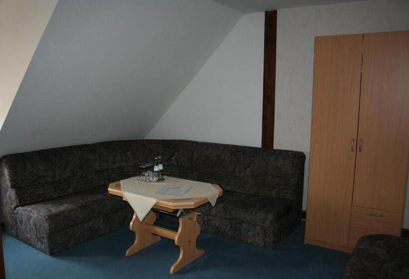 Семейный Номер, Gasthaus & Hotel Zur Linde