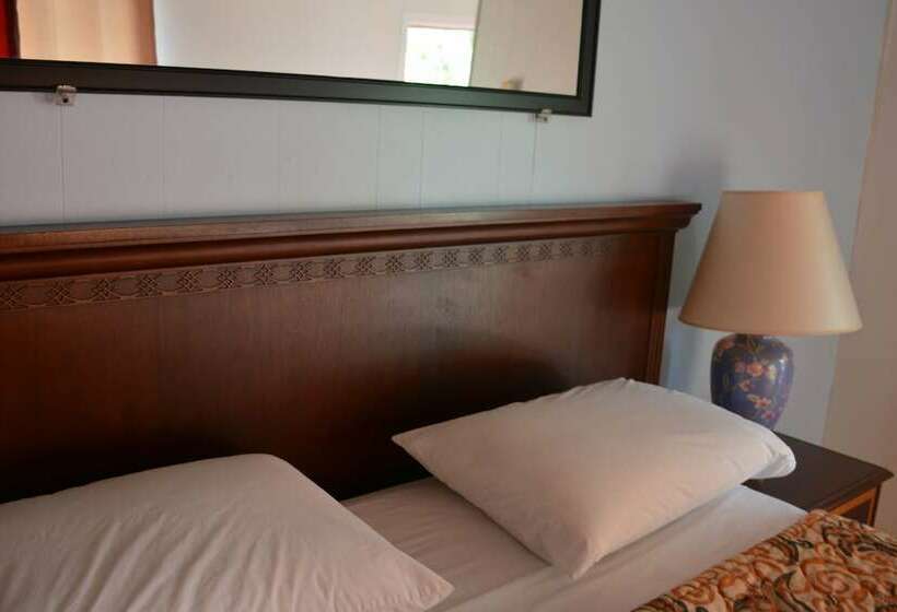 Люкс, Motel Chez Nous