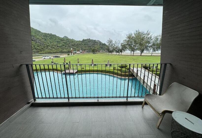 اتاق لوکس با چشم‌انداز دریا, La Isla Pranburi Beach Resort