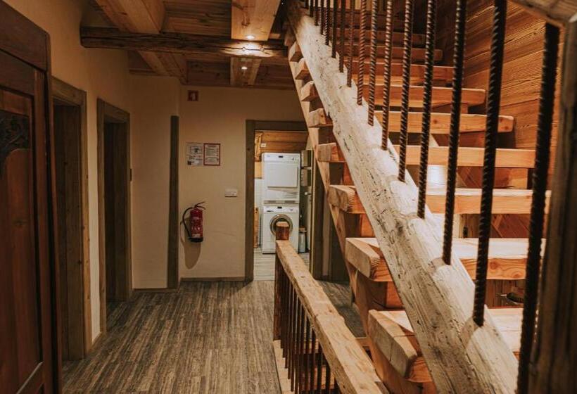 تختخواب در اتاق مشترک, Hostel Lukna