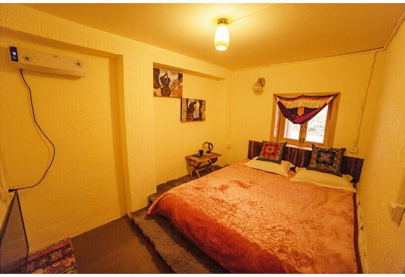 Номер Стандарт, Yi's Hostel
