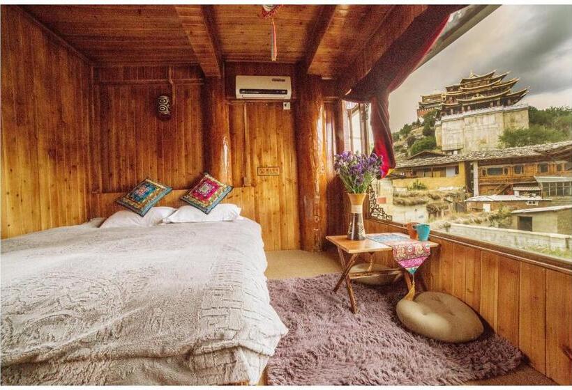 Номер Стандарт Вид на Горы, Yi's Hostel