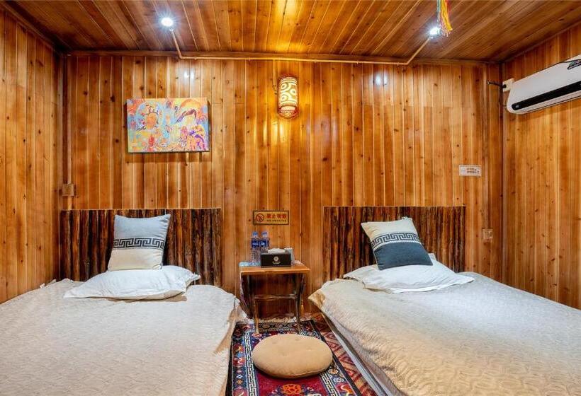 Номер Стандарт, Yi's Hostel