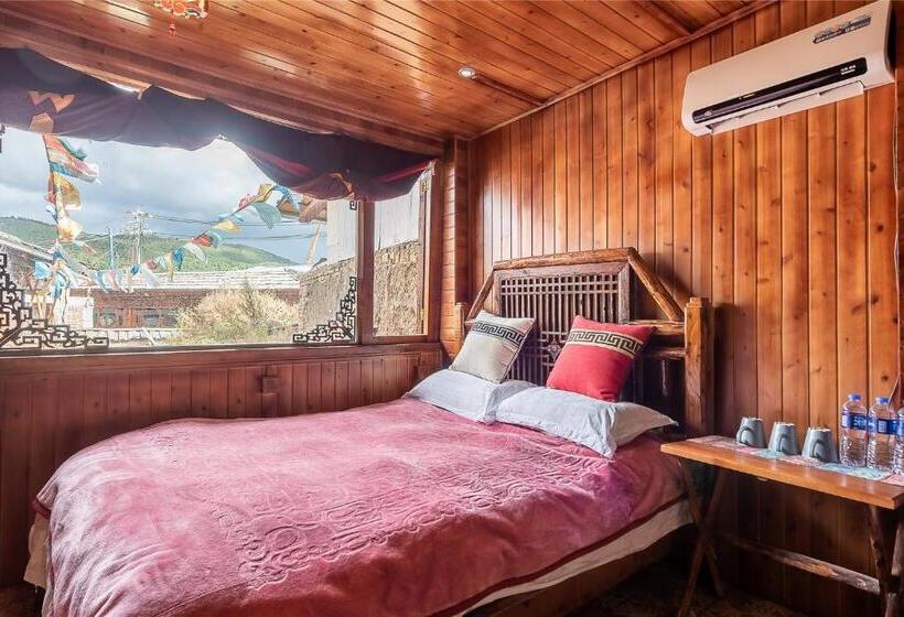 Четырехместный Номер Стандарт Вид на Сад, Yi's Hostel