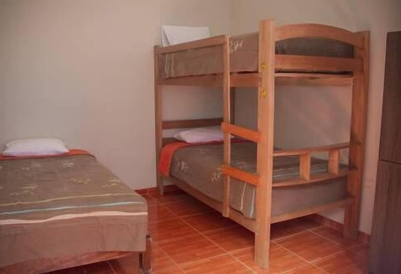 تختخواب در اتاق مشترک, Daris House