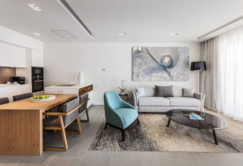豪华套房, Royal Hideaway Corales Suites