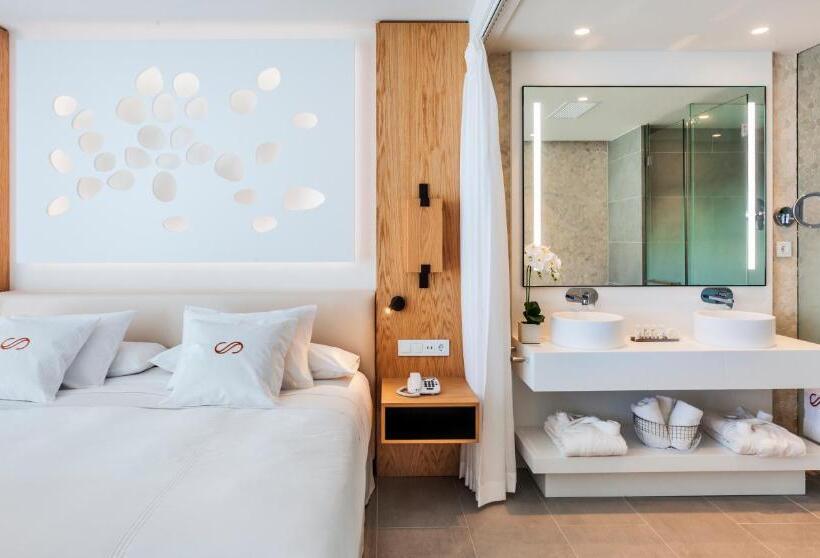 豪华套房, Royal Hideaway Corales Suites