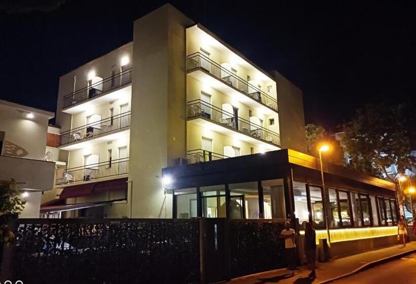 Quarto Triplo Estandar, Garisenda B&b   In Centro A Riccione