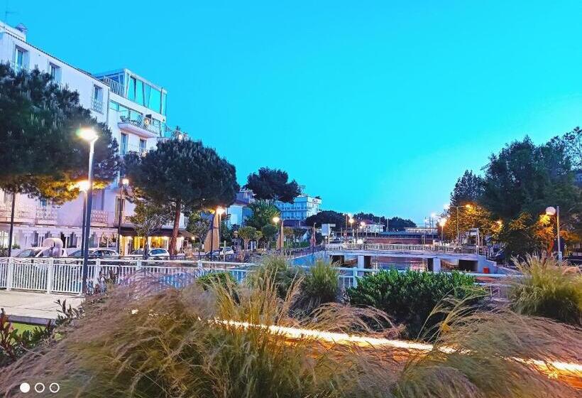 Quarto Triplo Estandar, Garisenda B&b   In Centro A Riccione