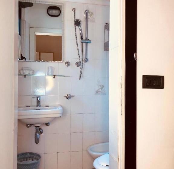 Quarto Triplo Estandar, Garisenda B&b   In Centro A Riccione