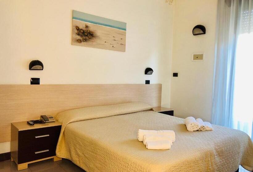 Quarto Triplo Estandar, Garisenda B&b   In Centro A Riccione