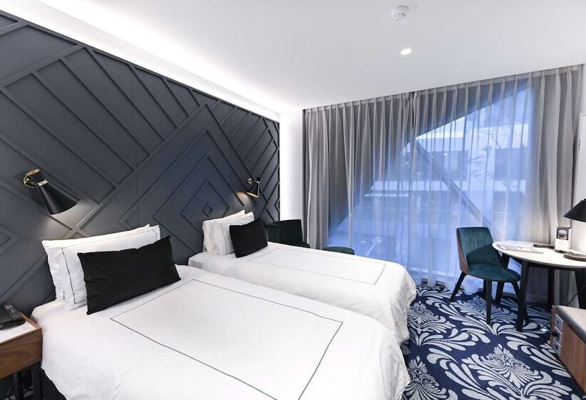 Номер Стандарт, West Hotel Sydney, Curio Collection By Hilton