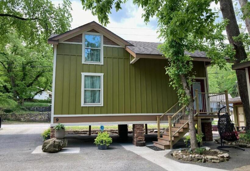 스탠다드 룸 킹사이즈 침대, All Seasons Treehouse Village
