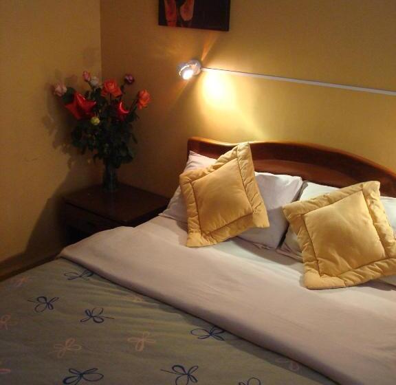 Quarto Economy, Blue House Youth Hostel