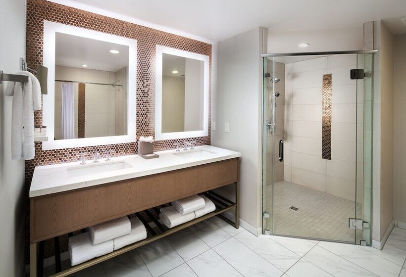 프레지덴셜 스위트, Sheraton Redding Hotel At The Sundial Bridge