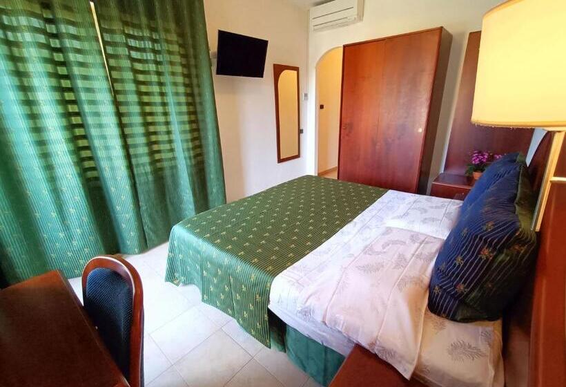 Superior room with lake view, Villa Isabella