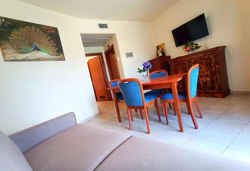 Suite with lake view, Villa Isabella