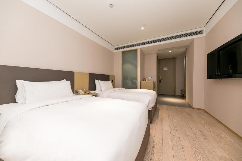 Economy Kamer, Gennadi Grand Resort