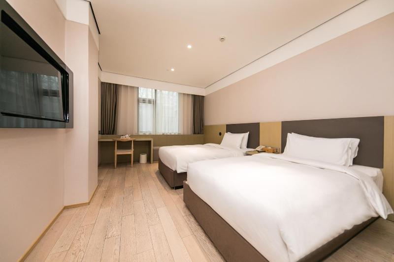 Economy Kamer, Gennadi Grand Resort