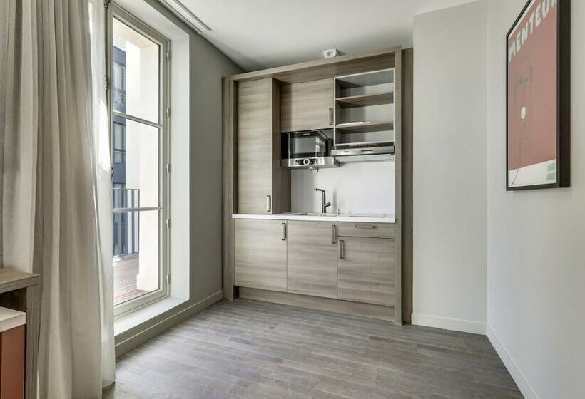 Standard Studio, Mode Arc De Triomphe