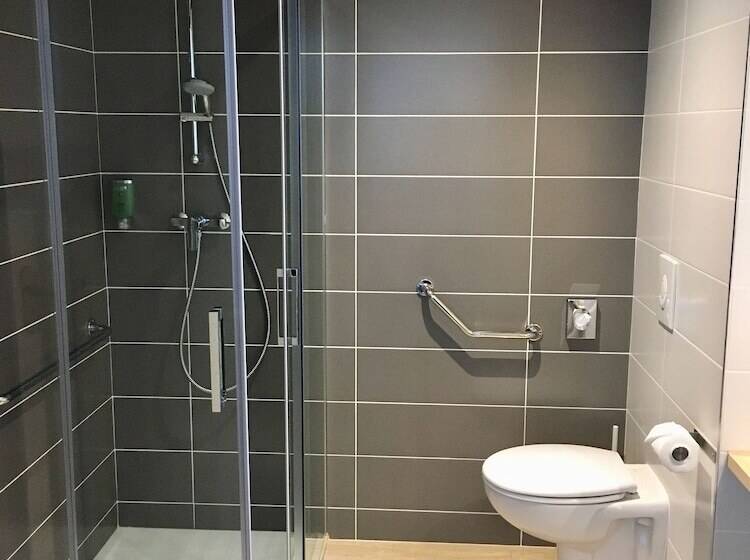 Номер Комфорт, Brit Hotel Martigues Nord