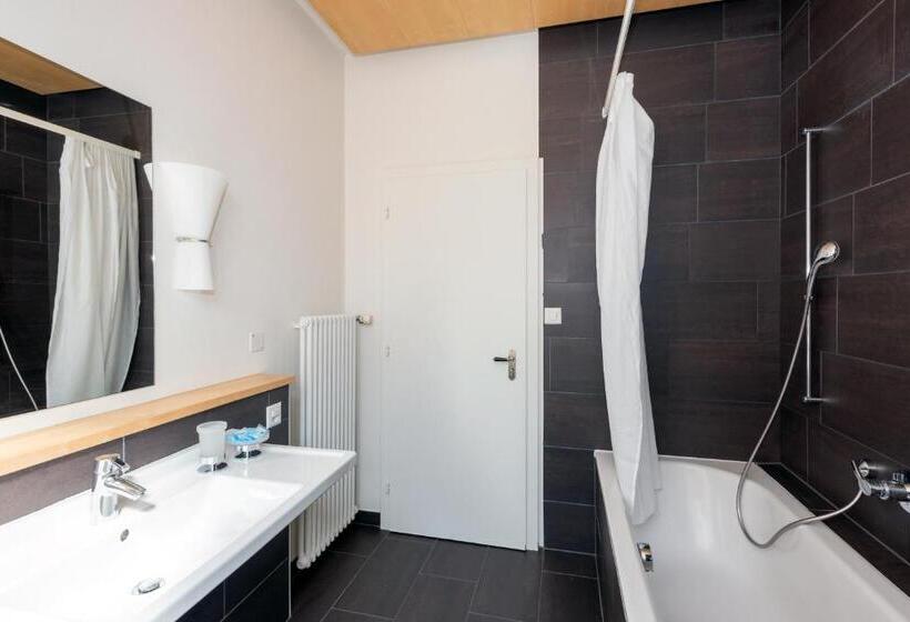 Номер Стандарт Трехместный, Hôtel Du Cheval Blanc