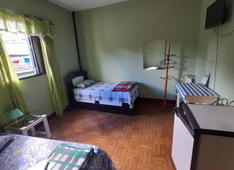 スタンダード4人部屋, Shangri La