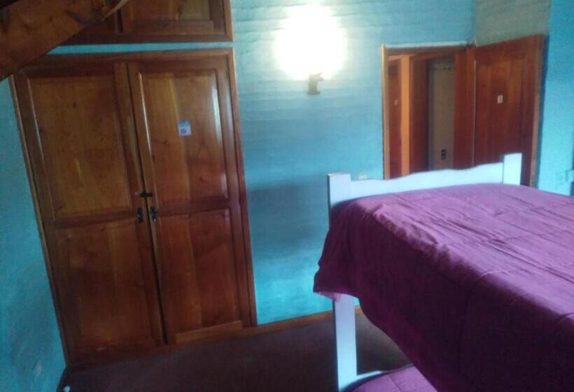 共用房间的床, Universal Traveller's Hostel