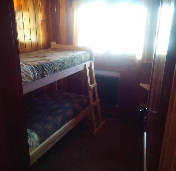 经济房, Universal Traveller's Hostel