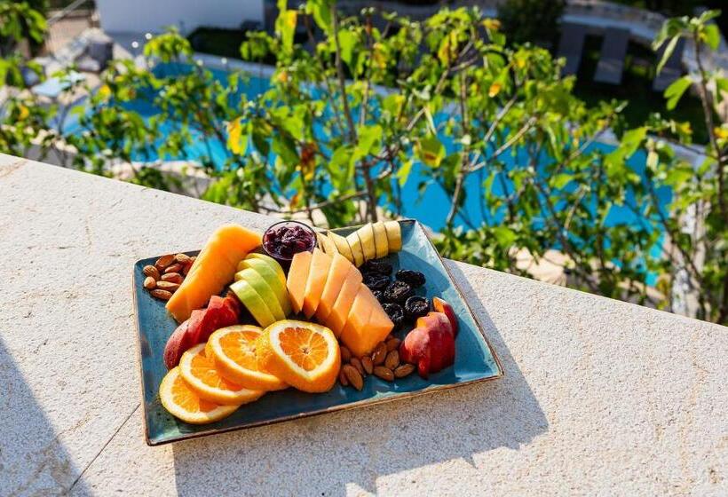 سوییت جونیور با چشم‌انداز استخر, Boutique Hotel Ruzmarin Spa & Garden By Aycon
