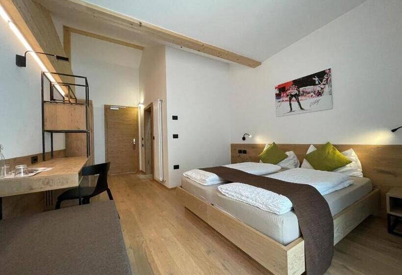 高级三人间, Active Hotel Rosat