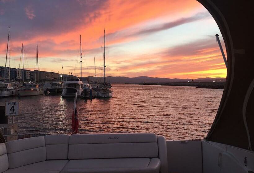 آپارتمان 2 خوابه, Luxury Yacht