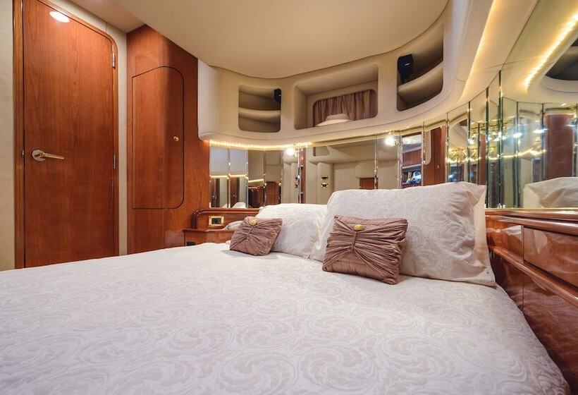 آپارتمان 2 خوابه, Luxury Yacht