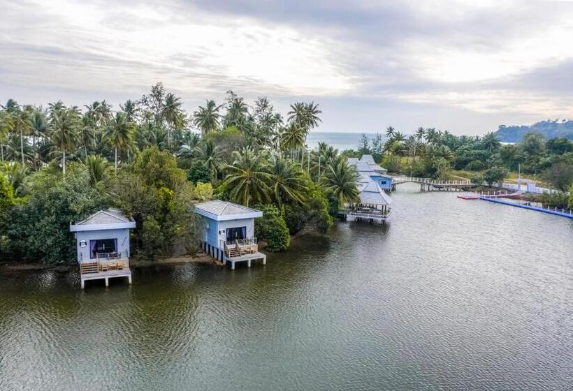 Люкс Вид на Реку, Mafiya Resort