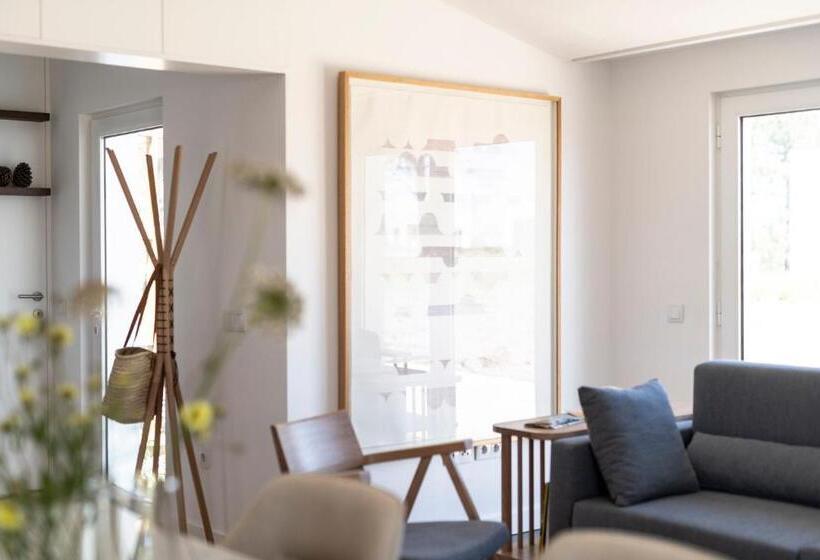 ویلای 1 خوابه با چشم‌انداز باغ, Craveiral Farmhouse By Belong Staying & Feeling