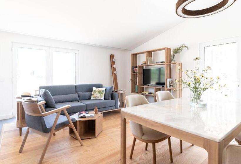ویلای 1 خوابه با چشم‌انداز باغ, Craveiral Farmhouse By Belong Staying & Feeling