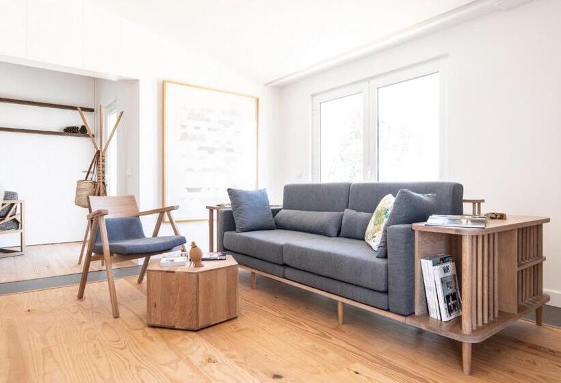 ویلای 1 خوابه با چشم‌انداز باغ, Craveiral Farmhouse By Belong Staying & Feeling
