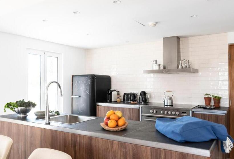 ویلای 1 خوابه با چشم‌انداز باغ, Craveiral Farmhouse By Belong Staying & Feeling