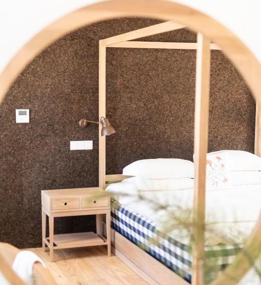 ویلای 1 خوابه با چشم‌انداز باغ, Craveiral Farmhouse By Belong Staying & Feeling