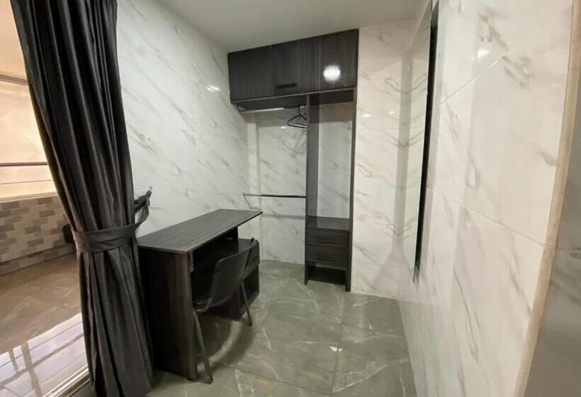 سوئیت با وان آب گرم, Balmoral