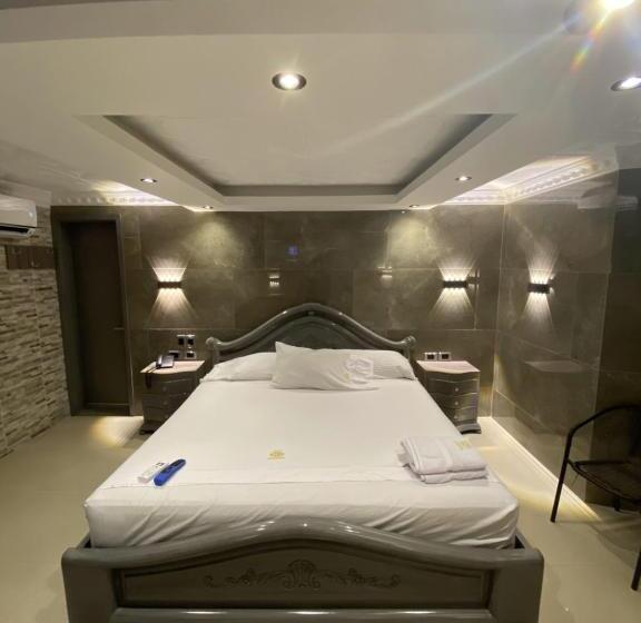 سوییت لوکس, Balmoral